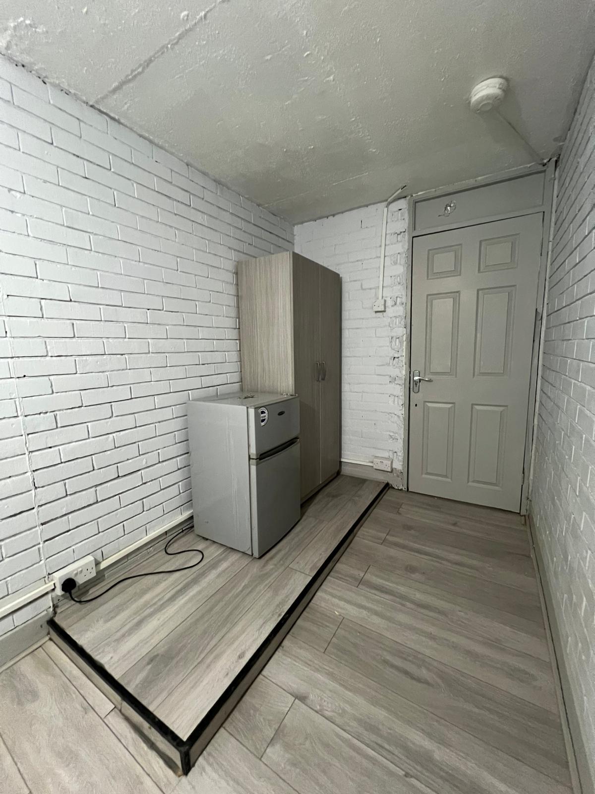 81 Rothbury Walk, London, London, N17 0PQ